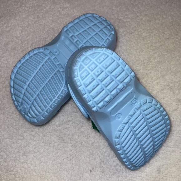 CROC-LIKE SANDALS + JIBBITZ 💙 - Picture 4 of 5